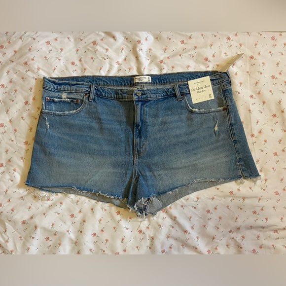 NWT- Abercrombie and Fitch- High Rise Mom Short - Size 36/22 - Picture 12 of 15